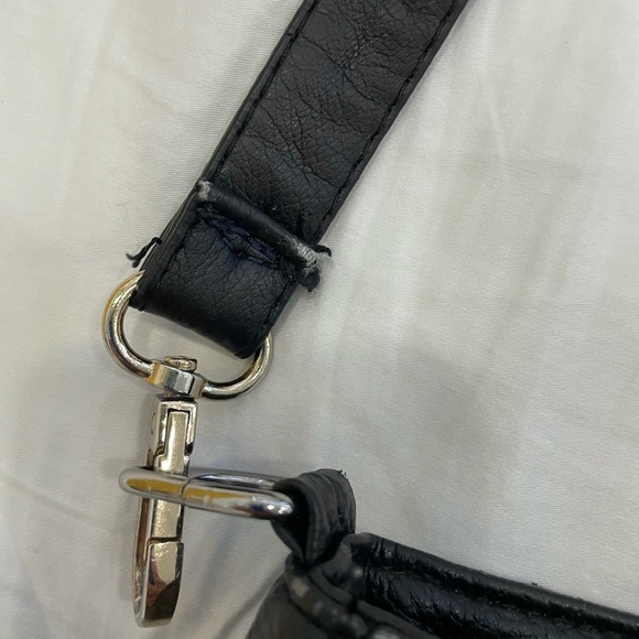 Elegant Black Cross Body Bag - Picture 4 of 16